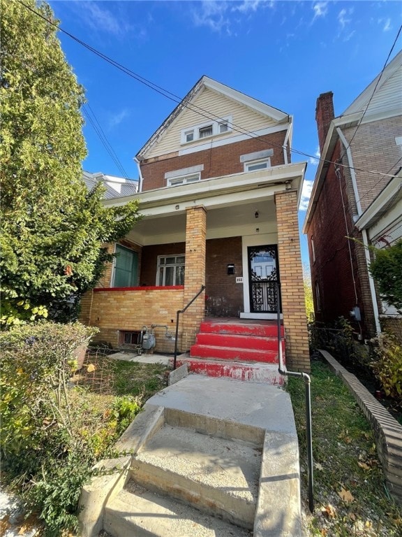 view of front of property featuring covered porch