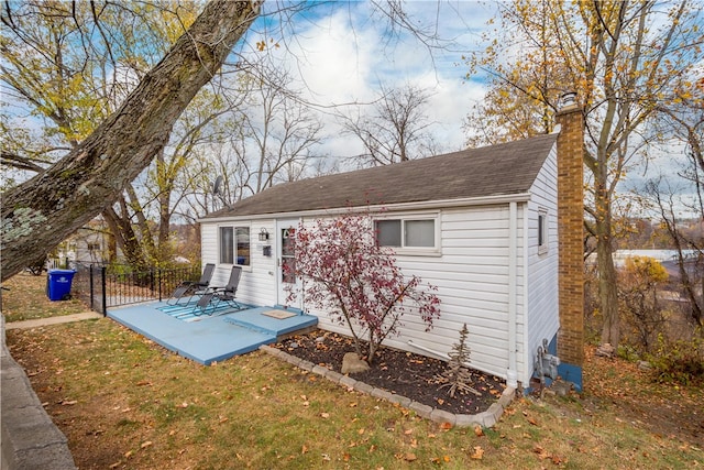 view of front of house with a front yard and a patio