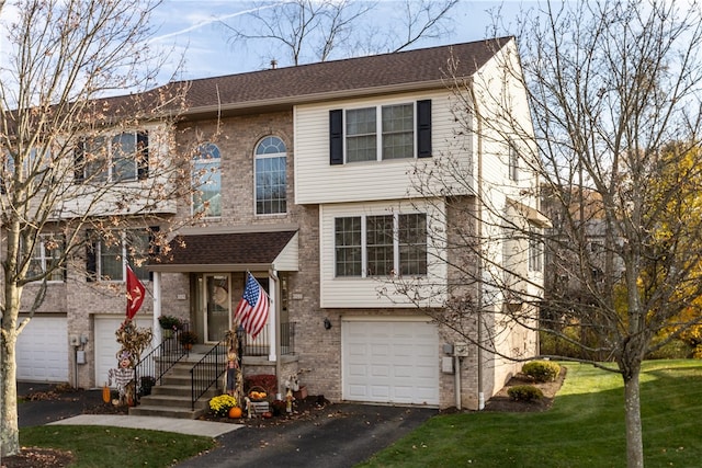 view of front facade featuring a garage and a front lawn