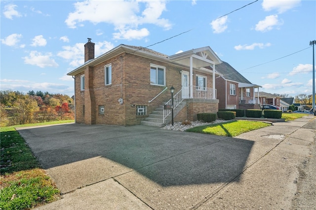 view of front of property with covered porch