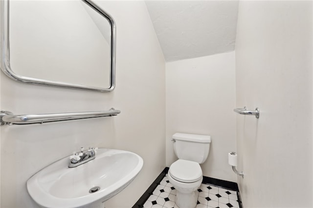 bathroom featuring toilet and sink