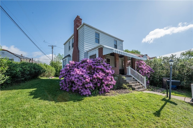 view of front of property with a front lawn