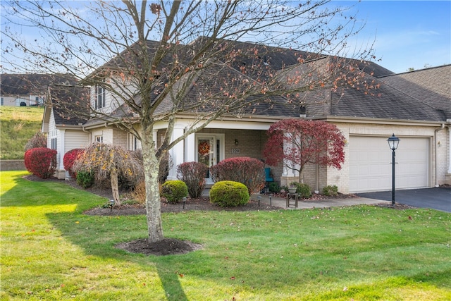 view of front facade featuring a garage and a front yard