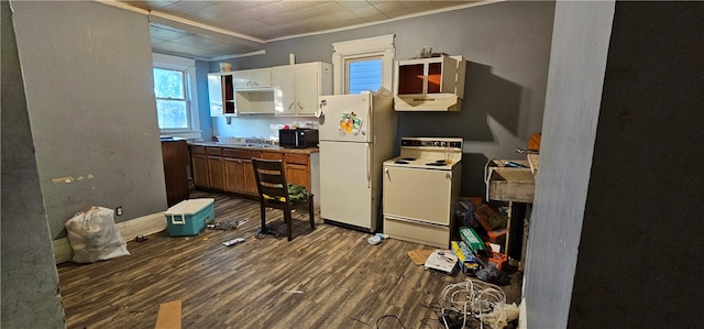 kitchen with white appliances, sink, ornamental molding, and dark hardwood / wood-style floors