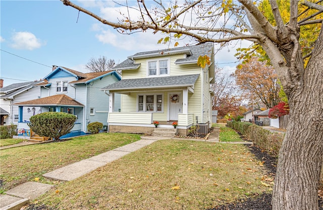 view of front facade featuring a porch and a front yard