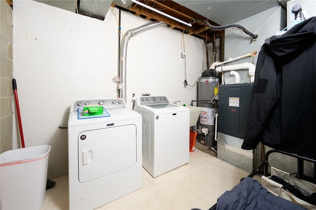 laundry room with washing machine and dryer