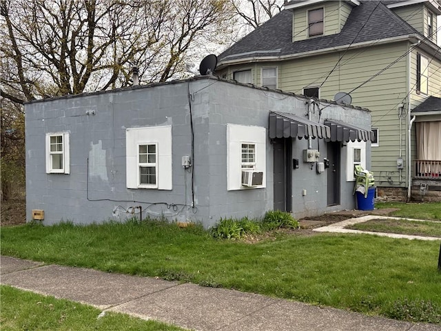 126 Park Ave, New Castle/2Nd, PA 16101 - view of side of property with a yard, cooling unit, and a shingled roof