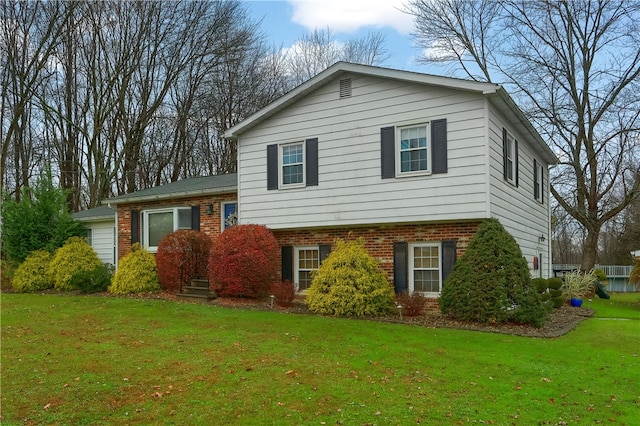 split level home featuring a front yard