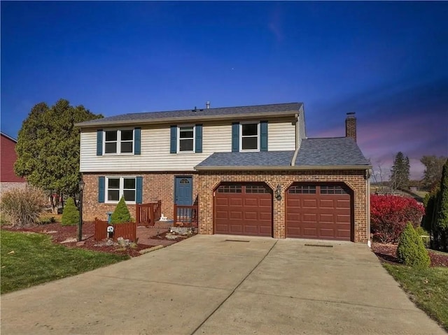 view of front property featuring a garage