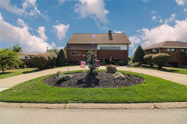 view of front of house featuring a front yard