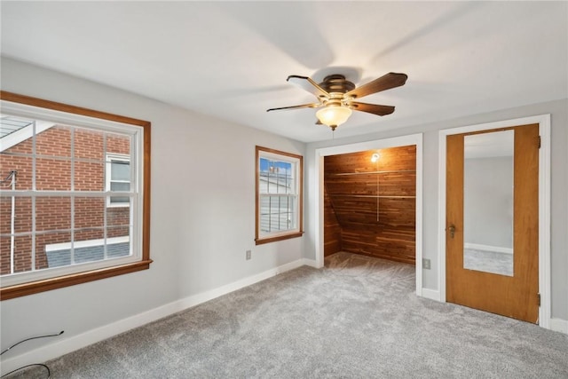 unfurnished bedroom featuring carpet flooring, baseboards, a ceiling fan, and a closet