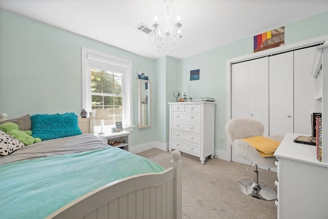 carpeted bedroom featuring a notable chandelier and a closet