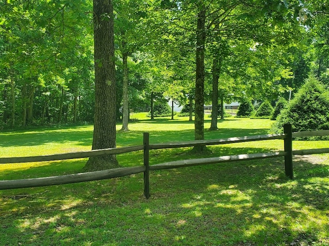 view of property's community featuring a yard