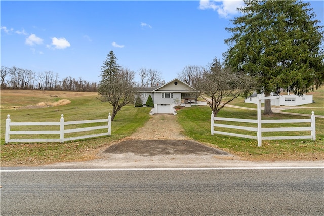 view of front of property featuring a rural view and a front lawn