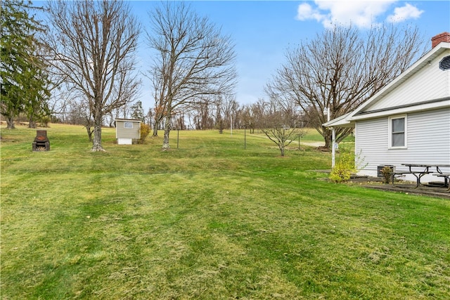 view of yard with a storage shed