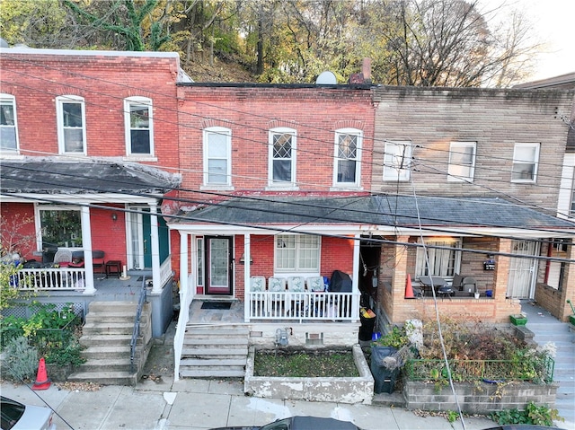 multi unit property featuring a porch