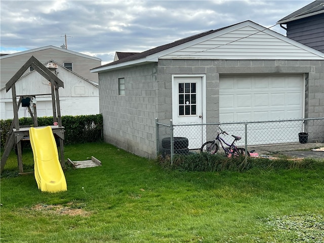 exterior space featuring a yard