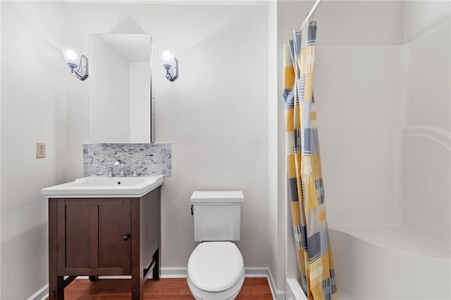 bathroom featuring toilet, a shower with curtain, vanity, and decorative backsplash