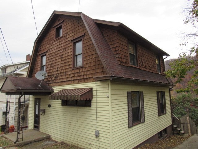 view of home's exterior