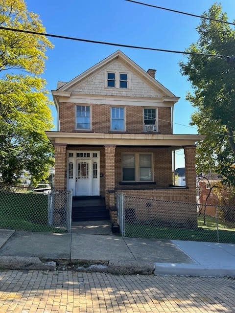 view of front of house featuring covered porch