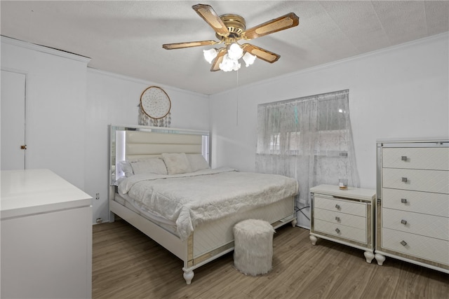 bedroom with crown molding, a textured ceiling, hardwood / wood-style flooring, and ceiling fan