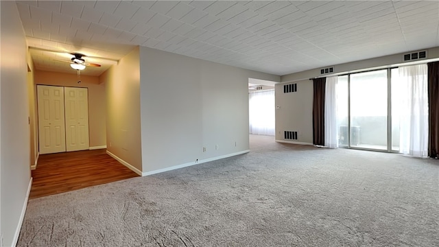 carpeted spare room featuring ceiling fan