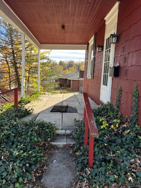 view of patio / terrace with covered porch