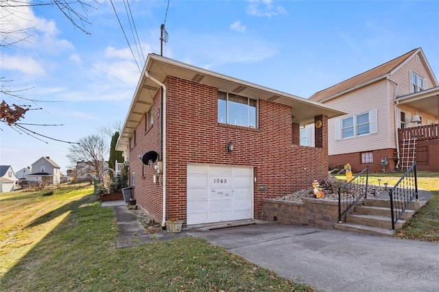 view of front facade with a garage and a front yard