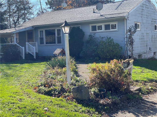 ranch-style house featuring a front lawn