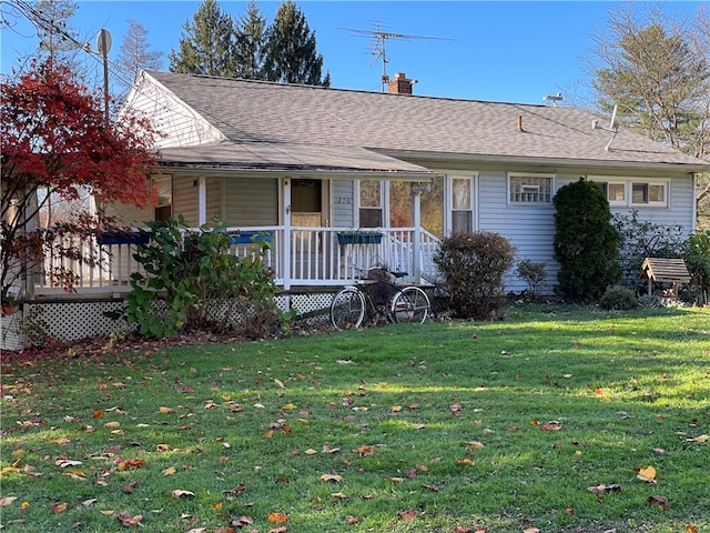 view of front of house featuring a front lawn