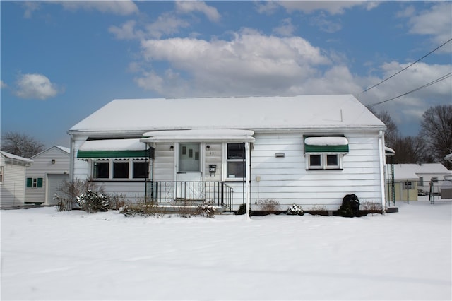 view of front facade with a garage