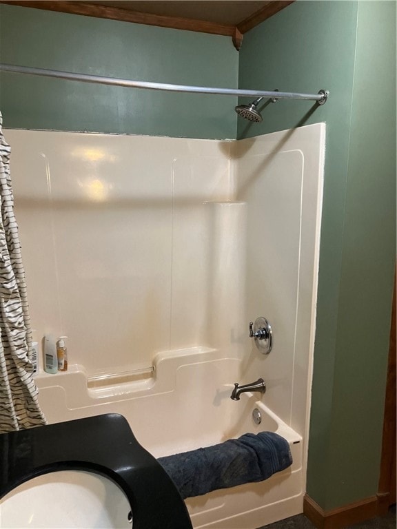 bathroom with shower / tub combo with curtain