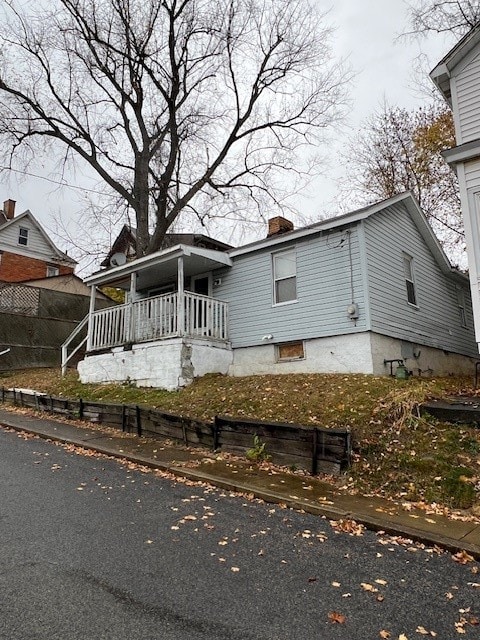 view of front of house with covered porch