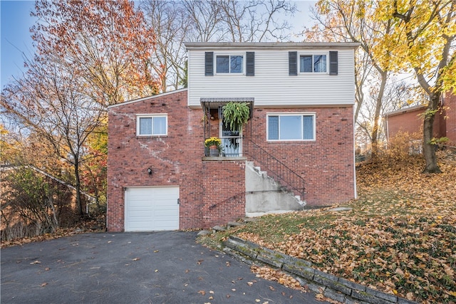 view of front property featuring a garage