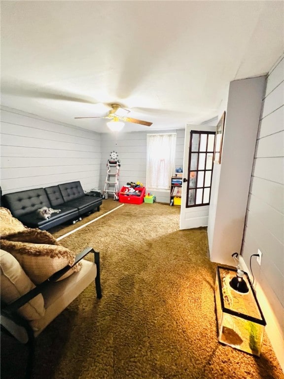 living room featuring carpet flooring and ceiling fan