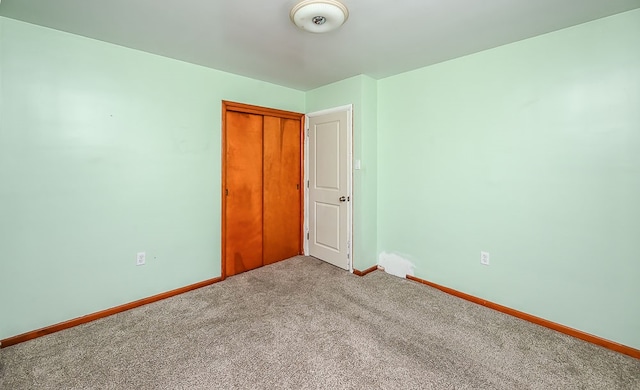 unfurnished room featuring carpet flooring