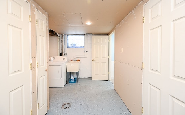 clothes washing area with washer / clothes dryer