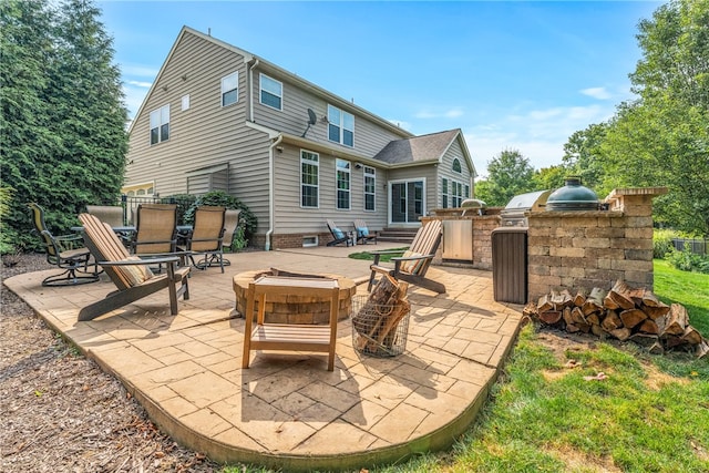 view of patio featuring an outdoor kitchen and an outdoor fire pit