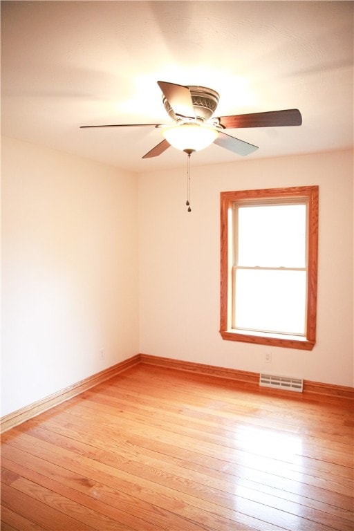 empty room featuring light hardwood / wood-style floors and ceiling fan