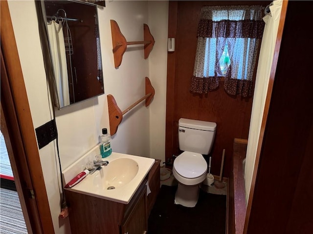 262 Shelby Ln, Northampton Township, PA 15538 - bathroom featuring toilet, vanity, and curtained shower