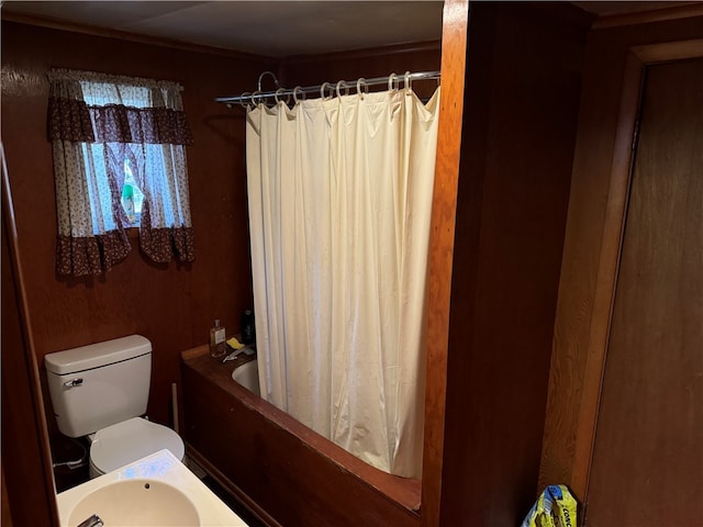 full bathroom featuring shower / bath combination with curtain, toilet, and sink