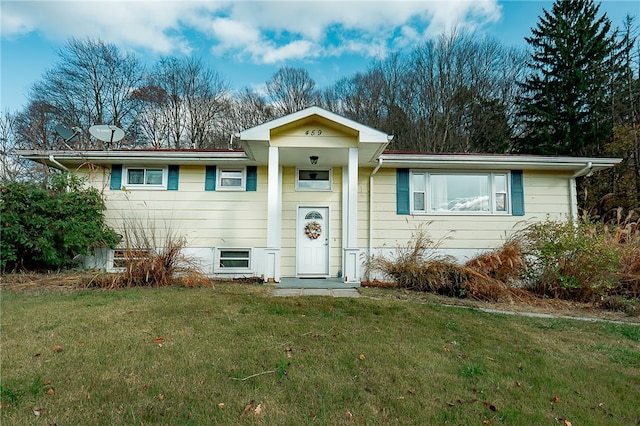 view of front of property with a front yard