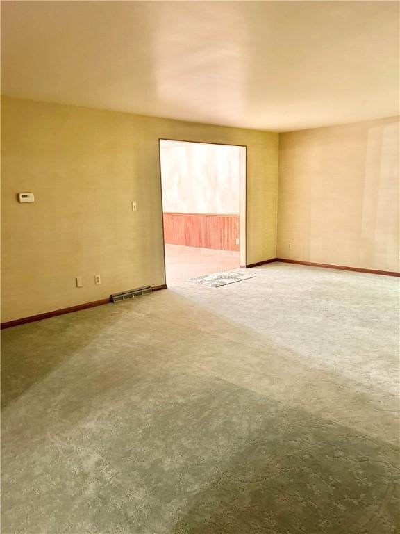 empty room featuring carpet floors