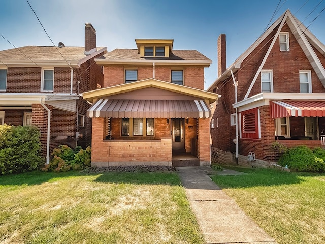 view of front of house featuring a front lawn