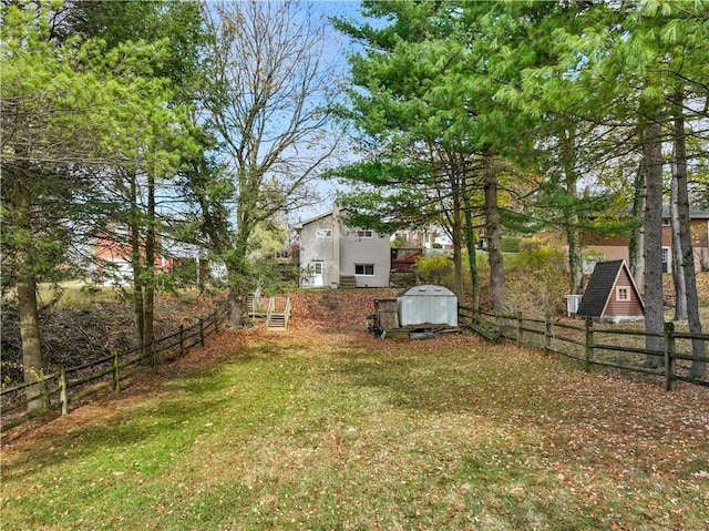 view of yard with a storage shed