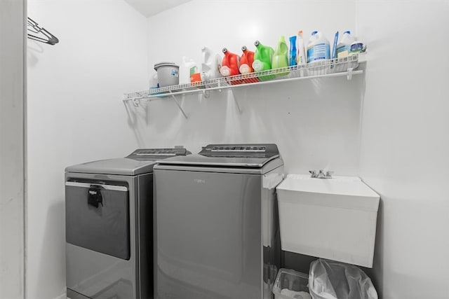 washroom featuring sink and washing machine and clothes dryer