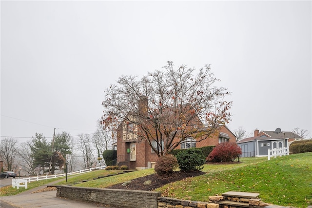 view of front facade with a front lawn