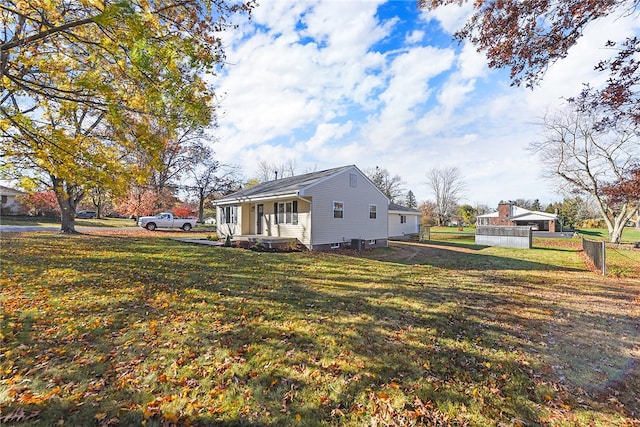 view of side of property featuring a lawn