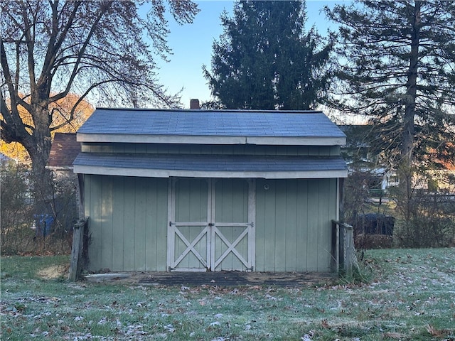 view of outdoor structure with a yard