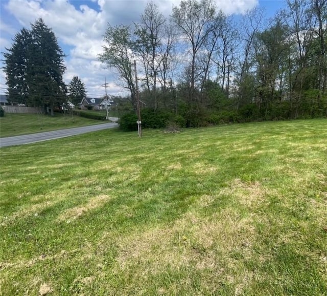 3036 Mcneal Rd, Hampton, PA 15101 - view of grassy yard